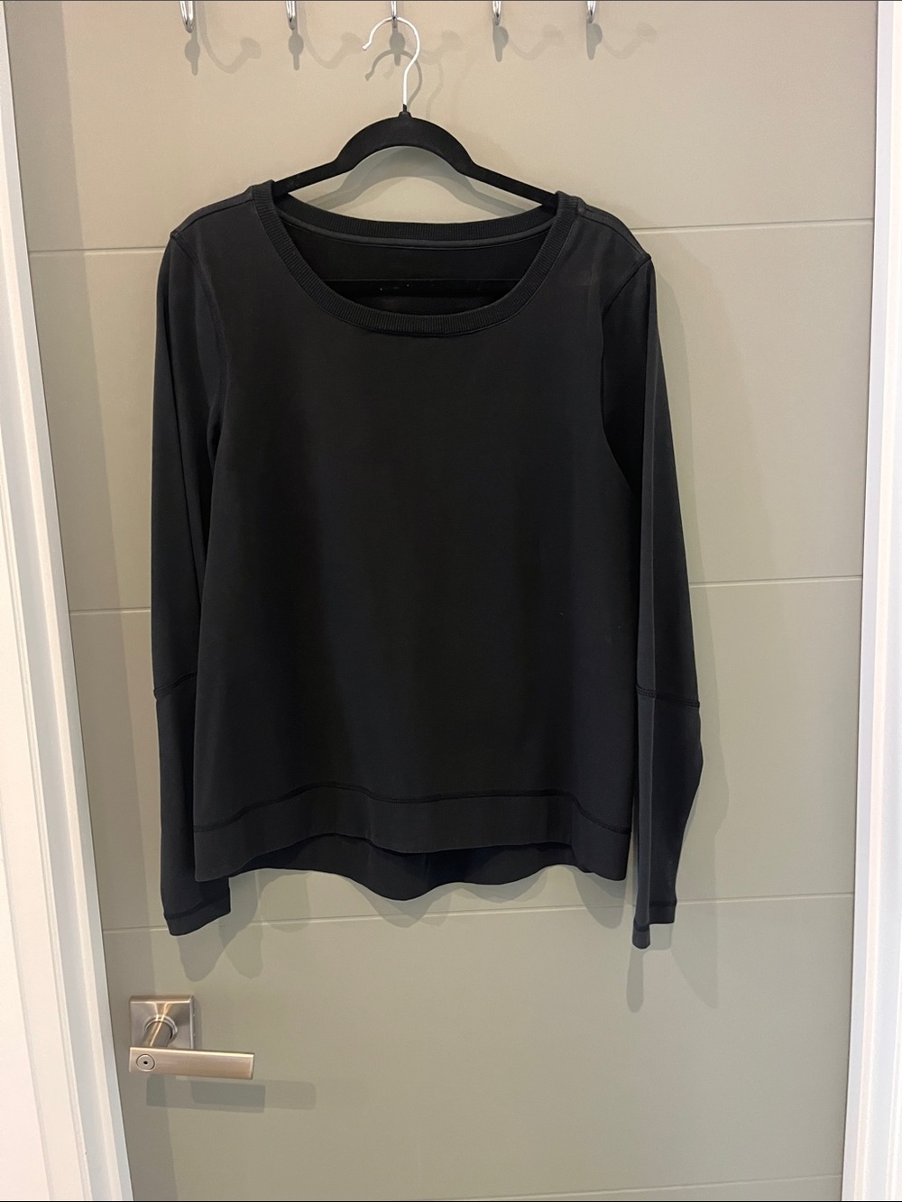 Women’s size 10, Lululemon bell long sleeve black